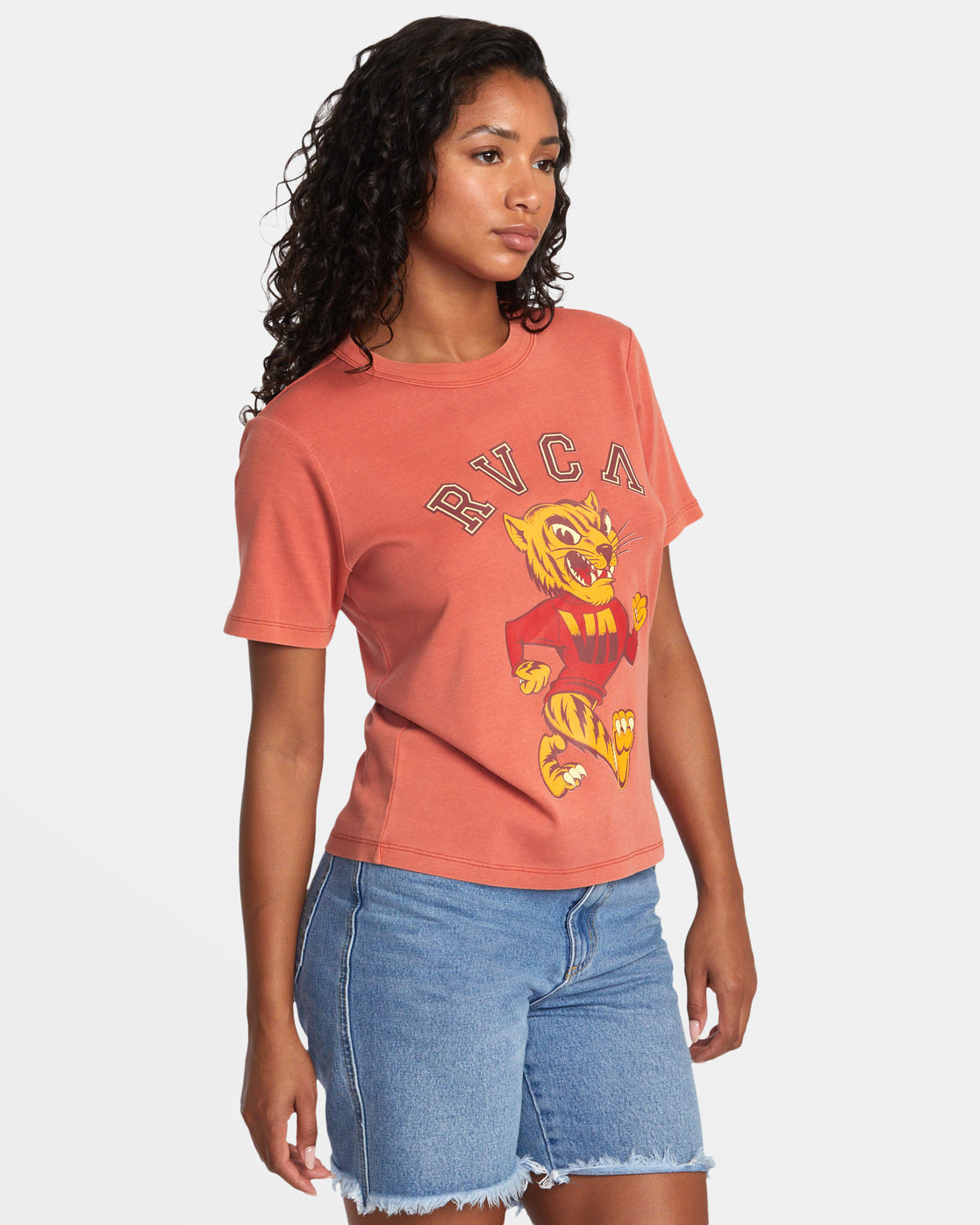 DAILY TEE